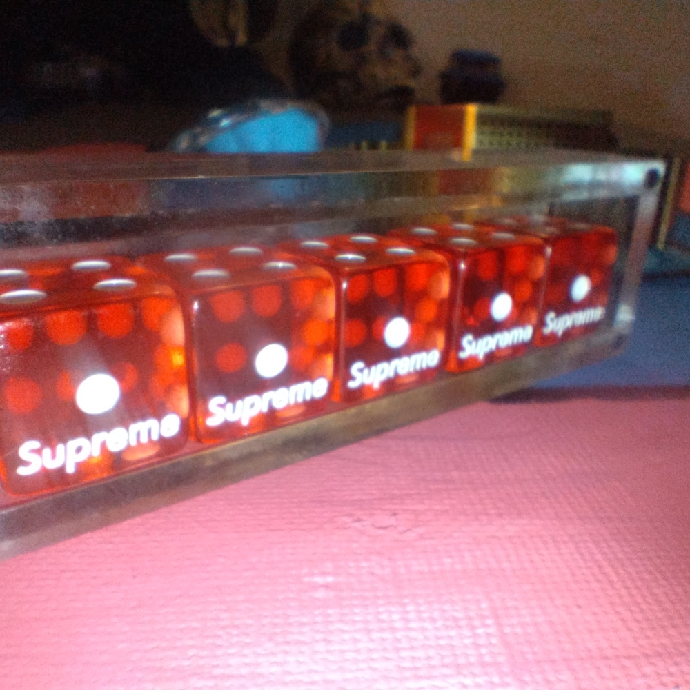 Supreme Red Dice Set - Picture 3 of 4